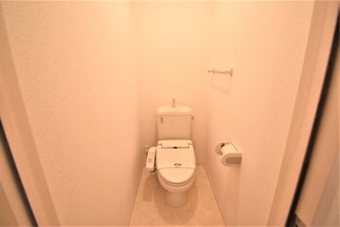 物件内観写真9　(温水洗浄暖房便座)