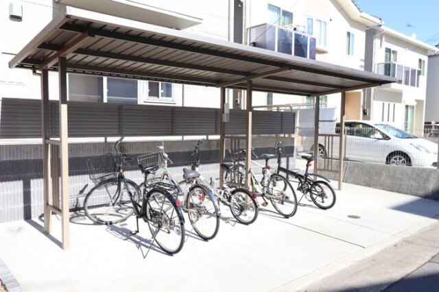 物件内観写真16　(駐輪場)