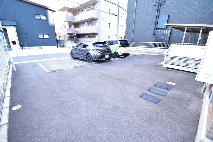 物件外観写真2　(駐車場)