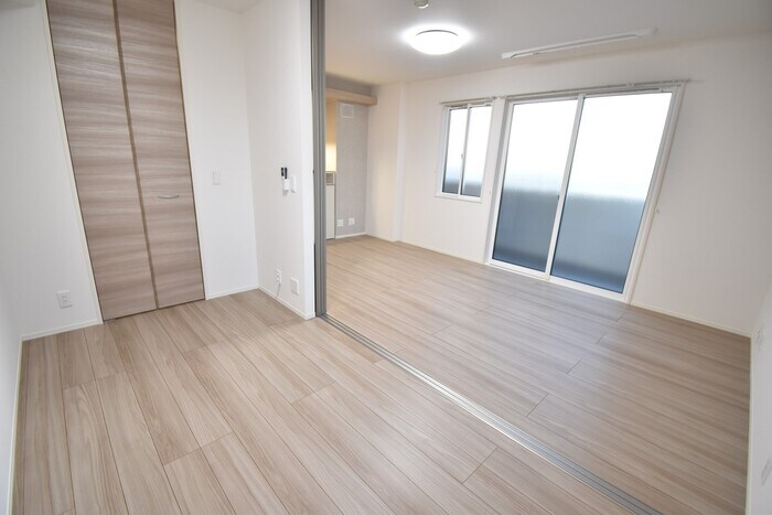 物件内観写真9　(洋室４帖～ＬＤＫ１２．２帖)