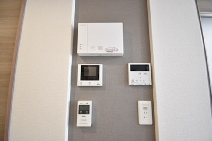 物件内観写真23　(リモコン各種)