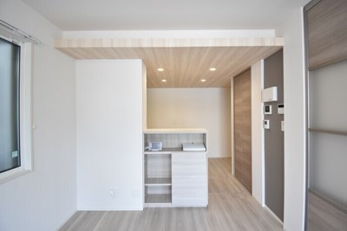 物件内観写真29　(キッチン前棚)