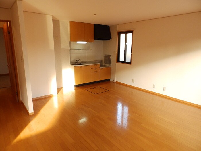 物件内観写真3　(居室・リビング)