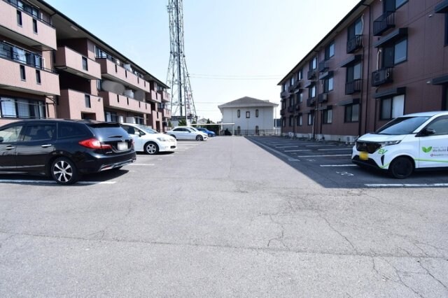 物件外観写真2　(駐車場)