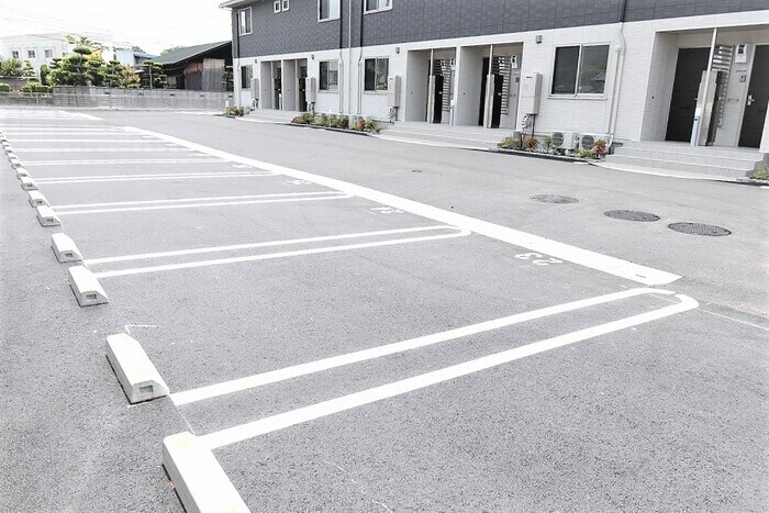 物件外観写真2　(駐車場)