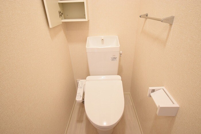 物件内観写真8　(温水洗浄暖房便座)