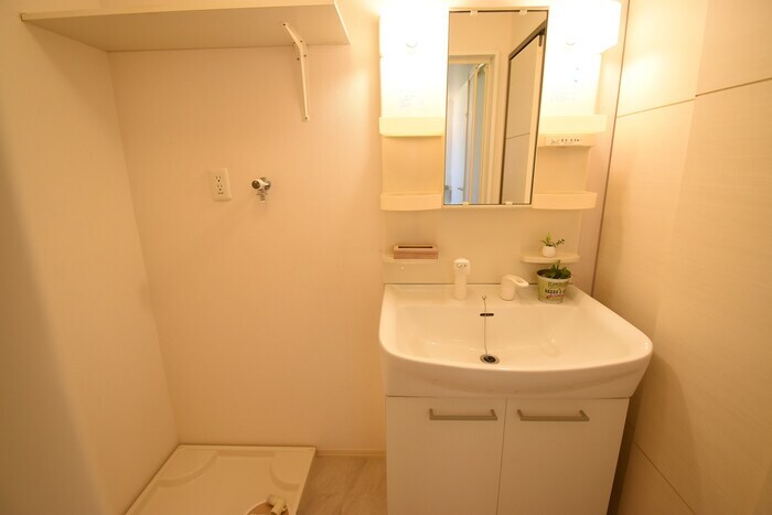 物件内観写真6　(洗髪洗面化粧台・室内洗濯機置場)