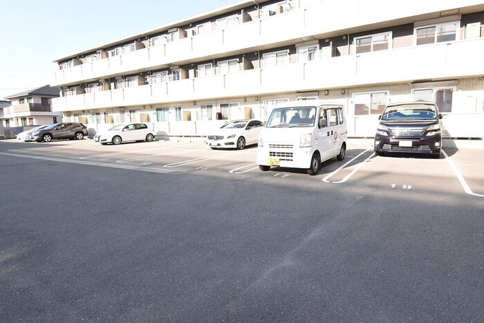 物件外観写真4　(駐車場)