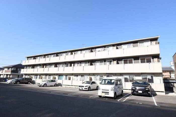 物件外観写真6　(駐車場)