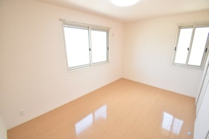 物件内観写真10　(洋室７帖)