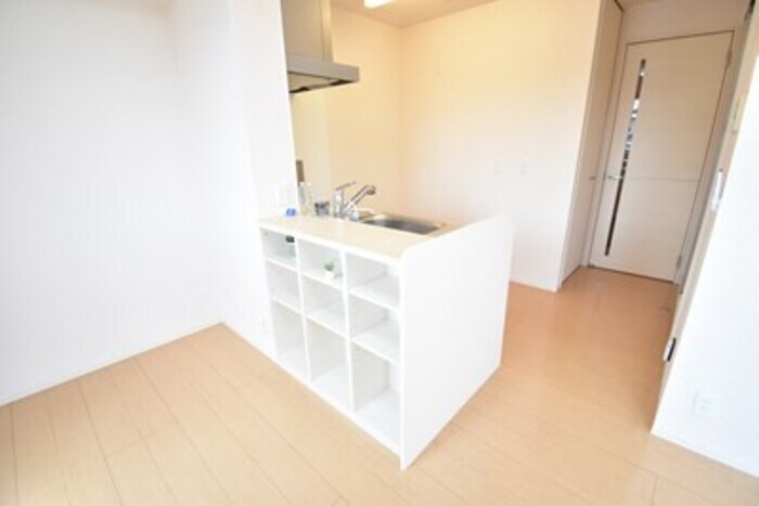 物件内観写真12　(カウンター下収納)