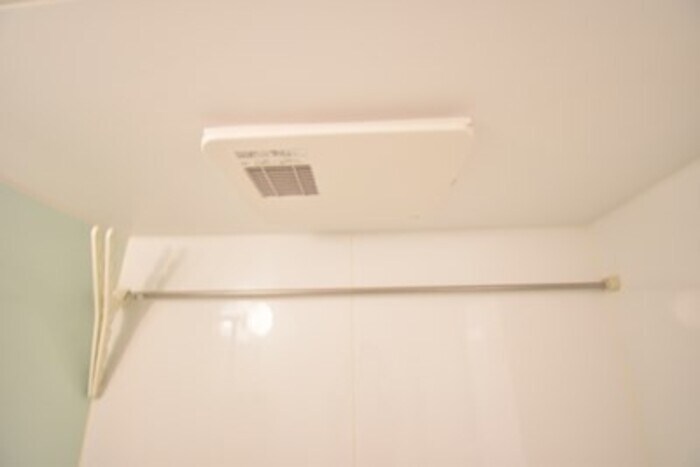 物件内観写真27　(浴室物干し)