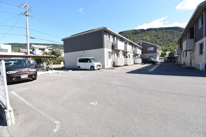 物件外観写真2　(駐車場)