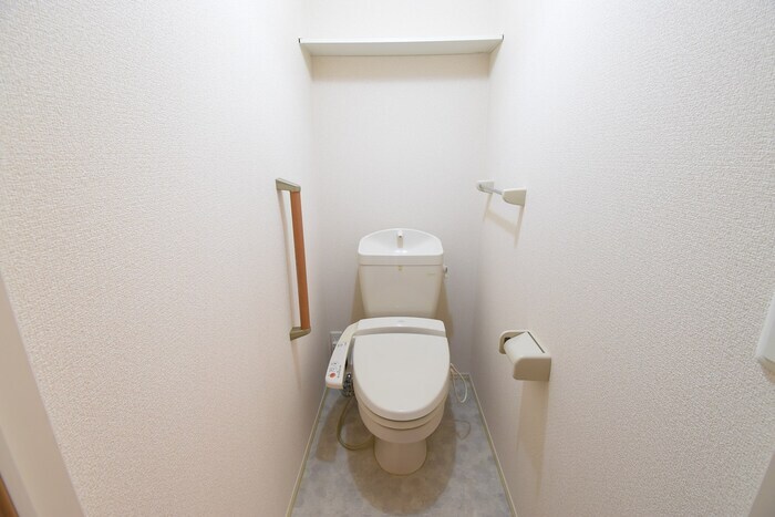 物件内観写真8　(温水洗浄暖房便座)