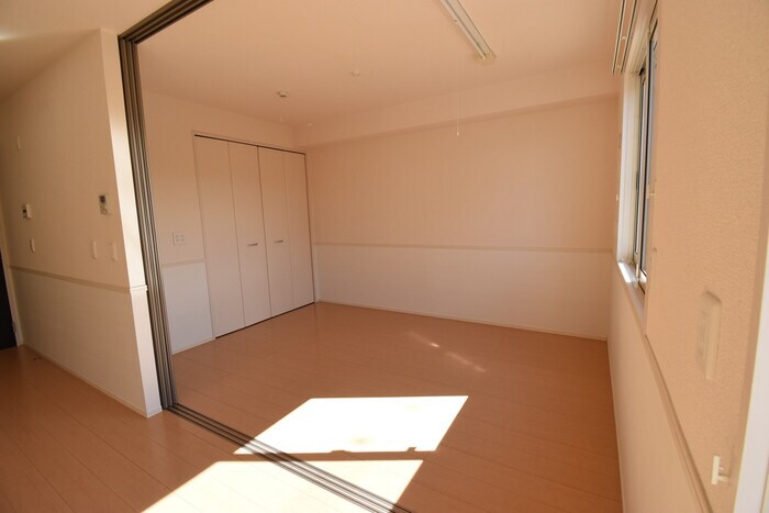 物件内観写真10　(洋室６帖)