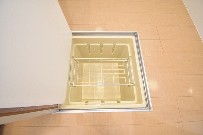物件内観写真9　(キッチン床下収納)