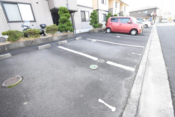 物件外観写真2　(駐車場)