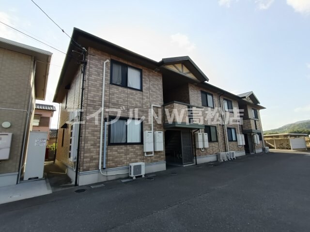 物件外観写真1　(建物外観)