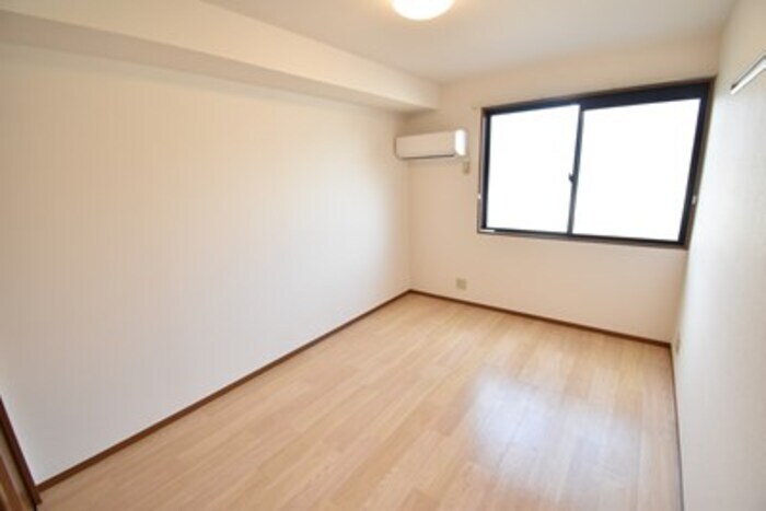 物件内観写真9　(洋室６帖)