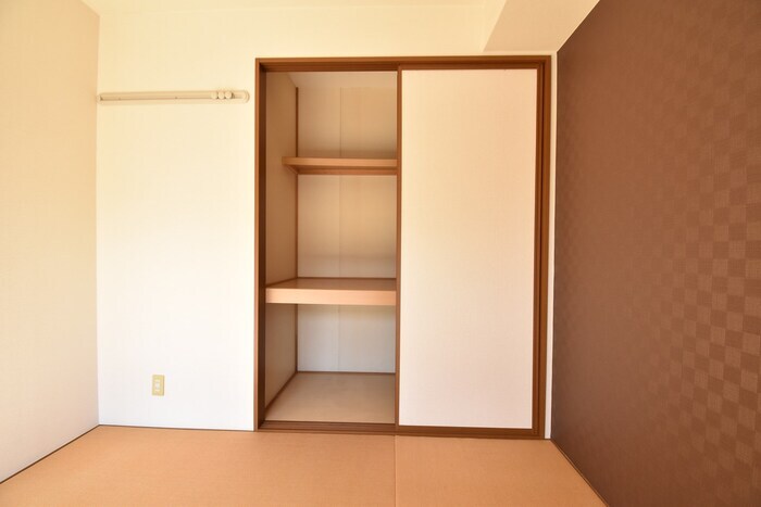 物件内観写真11　(物入)