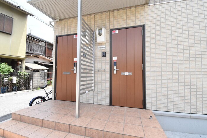 物件外観写真3　(エントランス)