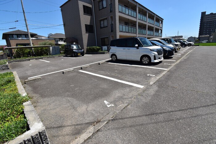 物件外観写真2　(駐車場)