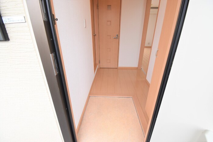 物件内観写真14　(玄関)