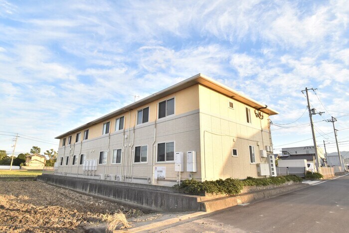 物件外観写真1　(建物外観)