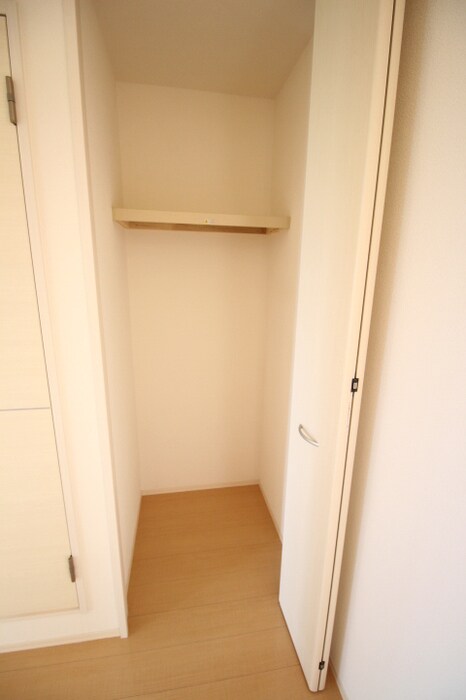 物件内観写真9　(玄関収納)