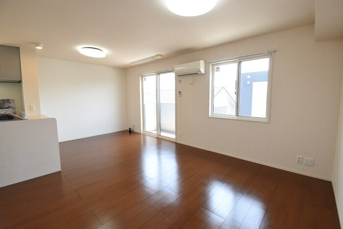 物件内観写真3　(ＬＤＫ１６帖)