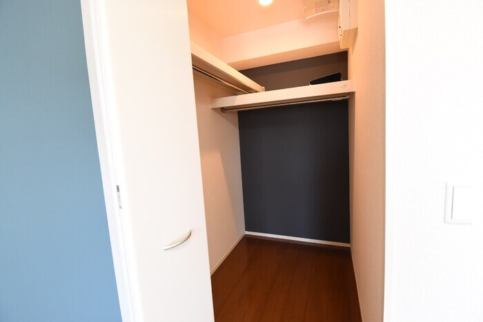 物件内観写真12　(ウォークインクローゼット)