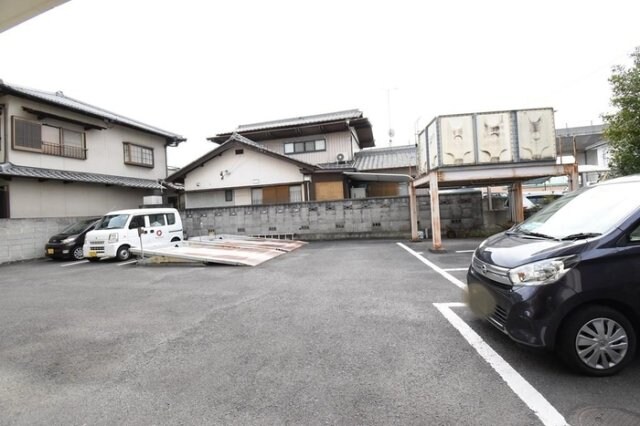 物件外観写真2　(駐車場)