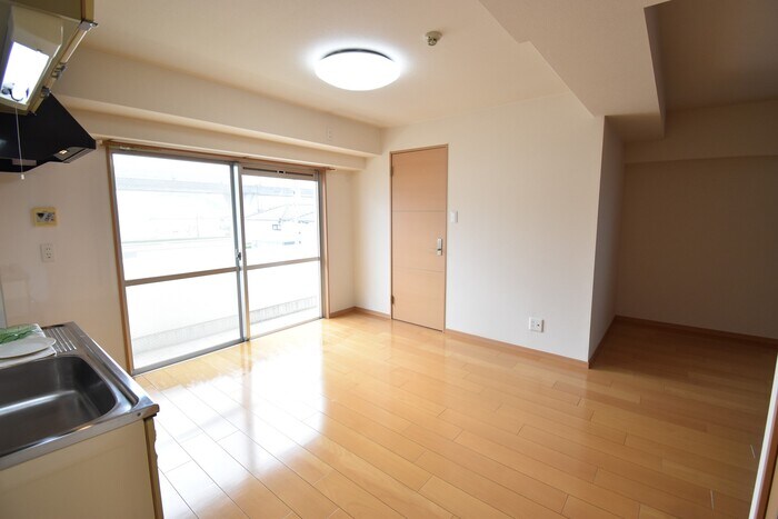 物件内観写真3　(ＬＤＫ１２帖)