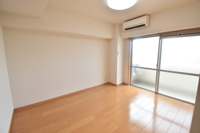 物件内観写真8　(洋室６帖)