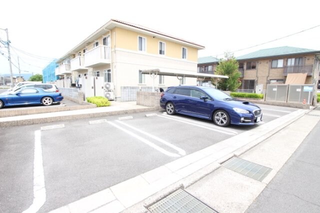 物件外観写真2　(駐車場)