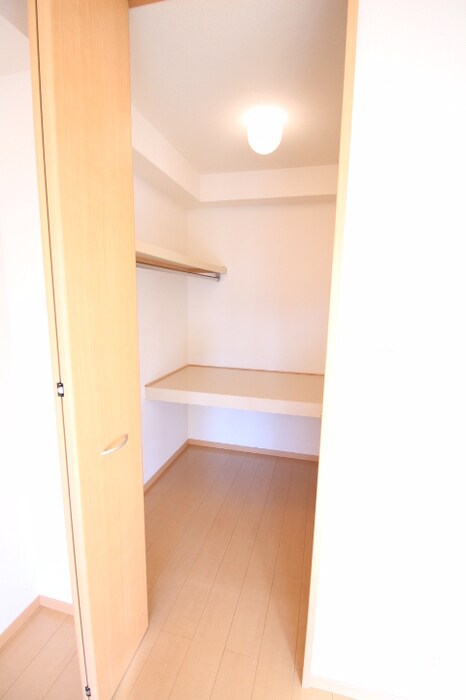 物件内観写真10　(ウォークインクローゼット)