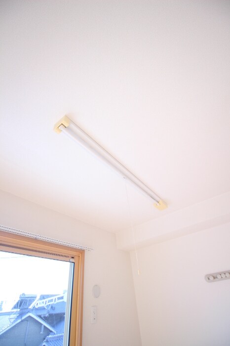 物件内観写真13　(室内物干)