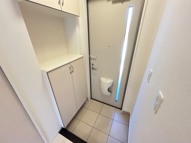 物件内観写真9　(玄関)