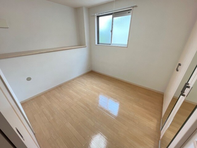 物件内観写真8　(洋室)