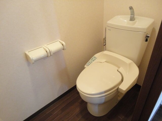 物件内観写真10　(シャワー付トイレ)