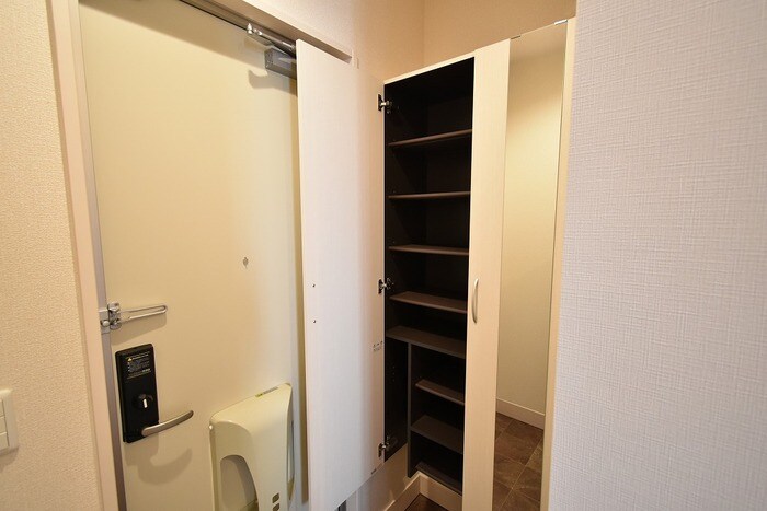 物件内観写真11　(玄関)