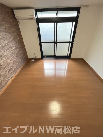 物件内観写真4　(洋室)