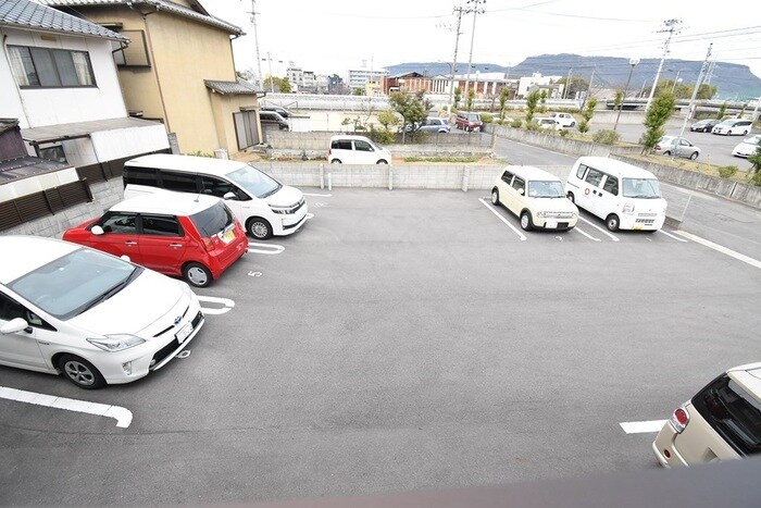 物件外観写真2　(駐車場)