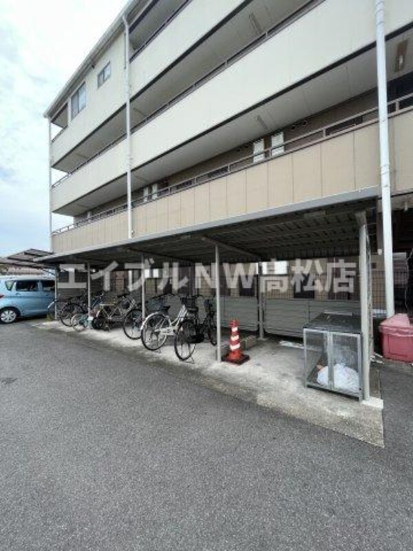 建物設備(駐車場)