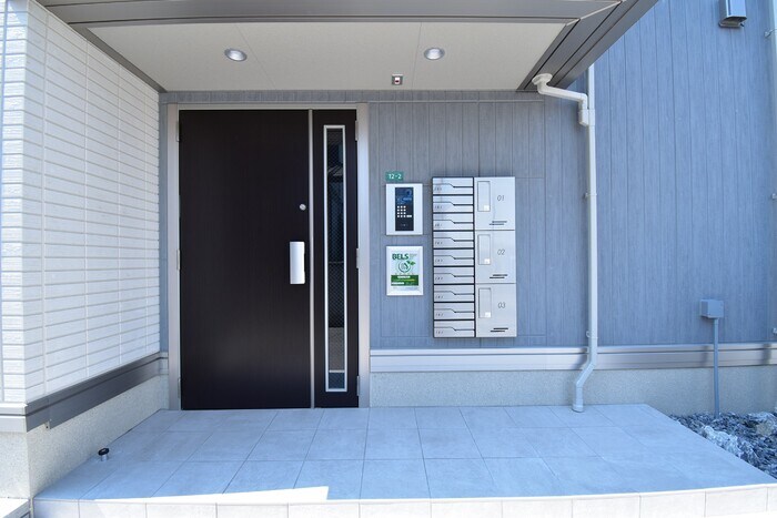 物件外観写真3　(エントランス)