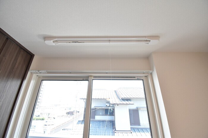 物件内観写真19　(室内物干し)