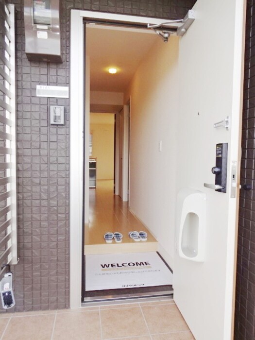 物件内観写真12　(玄関)