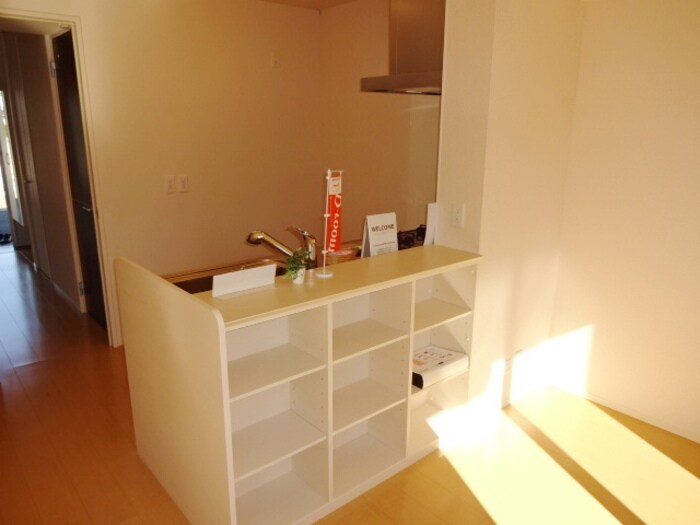 物件内観写真16　(収納棚（高さ調整可能）)