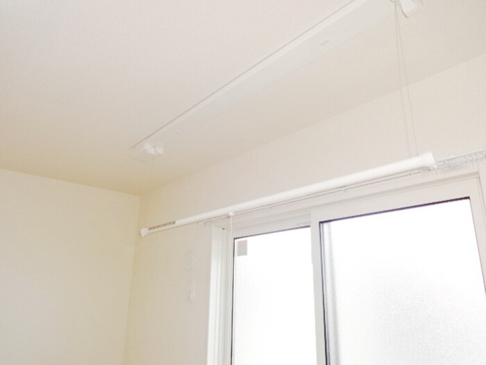 物件内観写真20　(室内物干し)