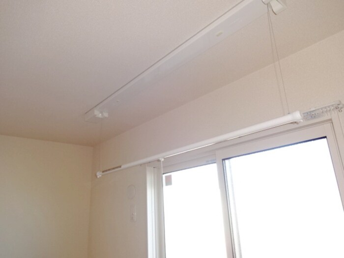 物件内観写真21　(室内物干し)